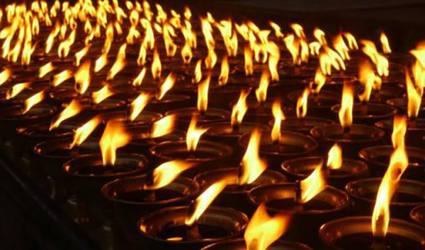 骨灰存放橱厂家 供灯的殊胜和巨大功德