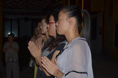 智能骨灰存放架 学佛应具备哪些要点？