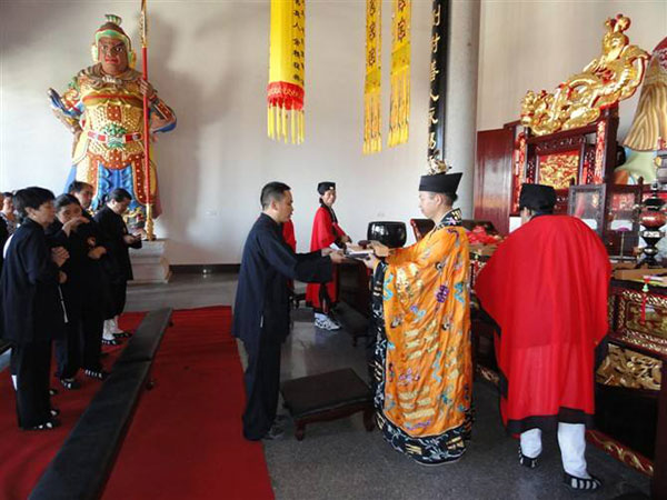 骨灰寄存架厂商：关于道教的皈依问题