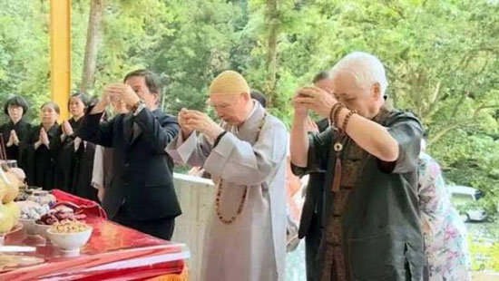 骨灰盒寄存架厂家 念佛的十大益处