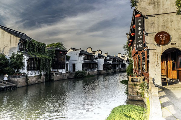 骨灰寄存架 舞台上下彰显浙江殡葬行业精气神