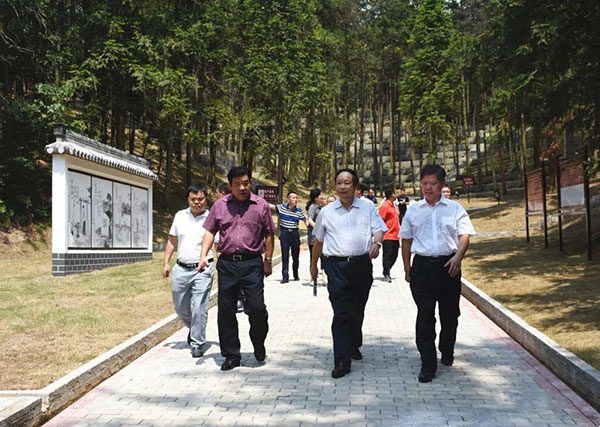 万佛墙 省民政厅厅长刘金接来浮梁调研绿色殡葬改革工作