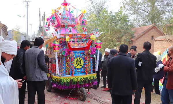 骨灰存放架 农村殡葬又跳又唱，专家想禁唢呐