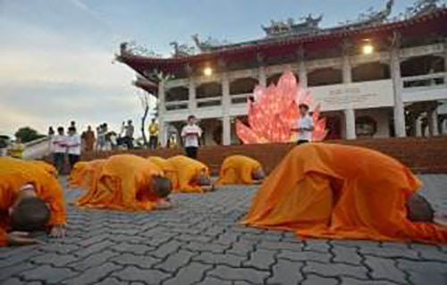 骨灰存放架 进入佛门的第一步是什么？